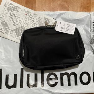 NWT Lululemon everywhere belt bag large black